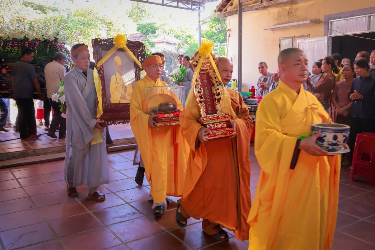 Phụng tống kim quan Hòa thượng Thích An Quảng đến nơi trà tỳ