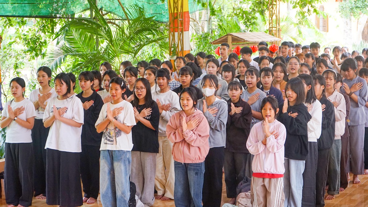 Hơn 200 khóa sinh phát nguyện tại khóa sinh hoạt Phật pháp mùa Hè