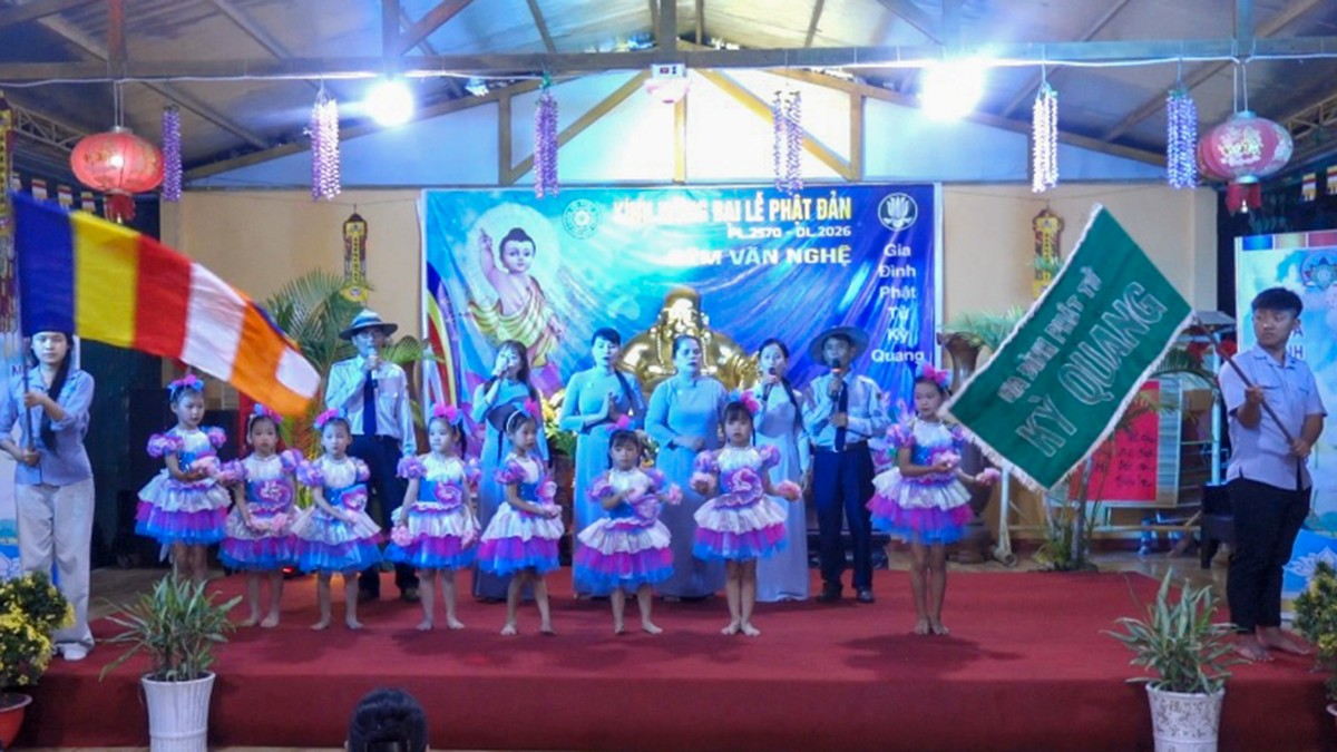Văn nghệ kính mừng Phật đản tại chùa Tháp Kỳ Quang