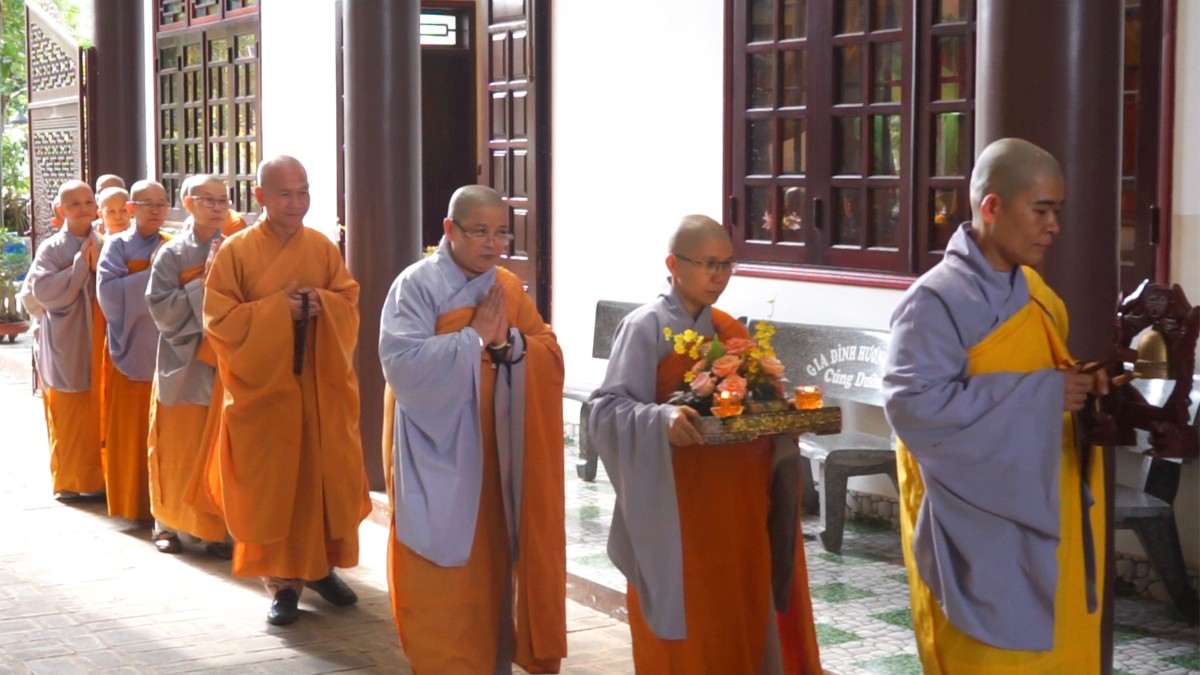 Thượng tọa Thích Quang Hạnh giáo giới chư Ni tại hạ trường chùa Pháp Hoa