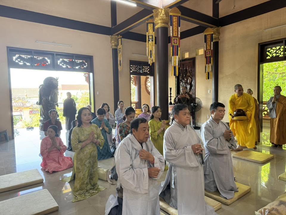 Đoàn Phật tử chùa Phước Duyên cúng dường trường hạ chùa Kim Long