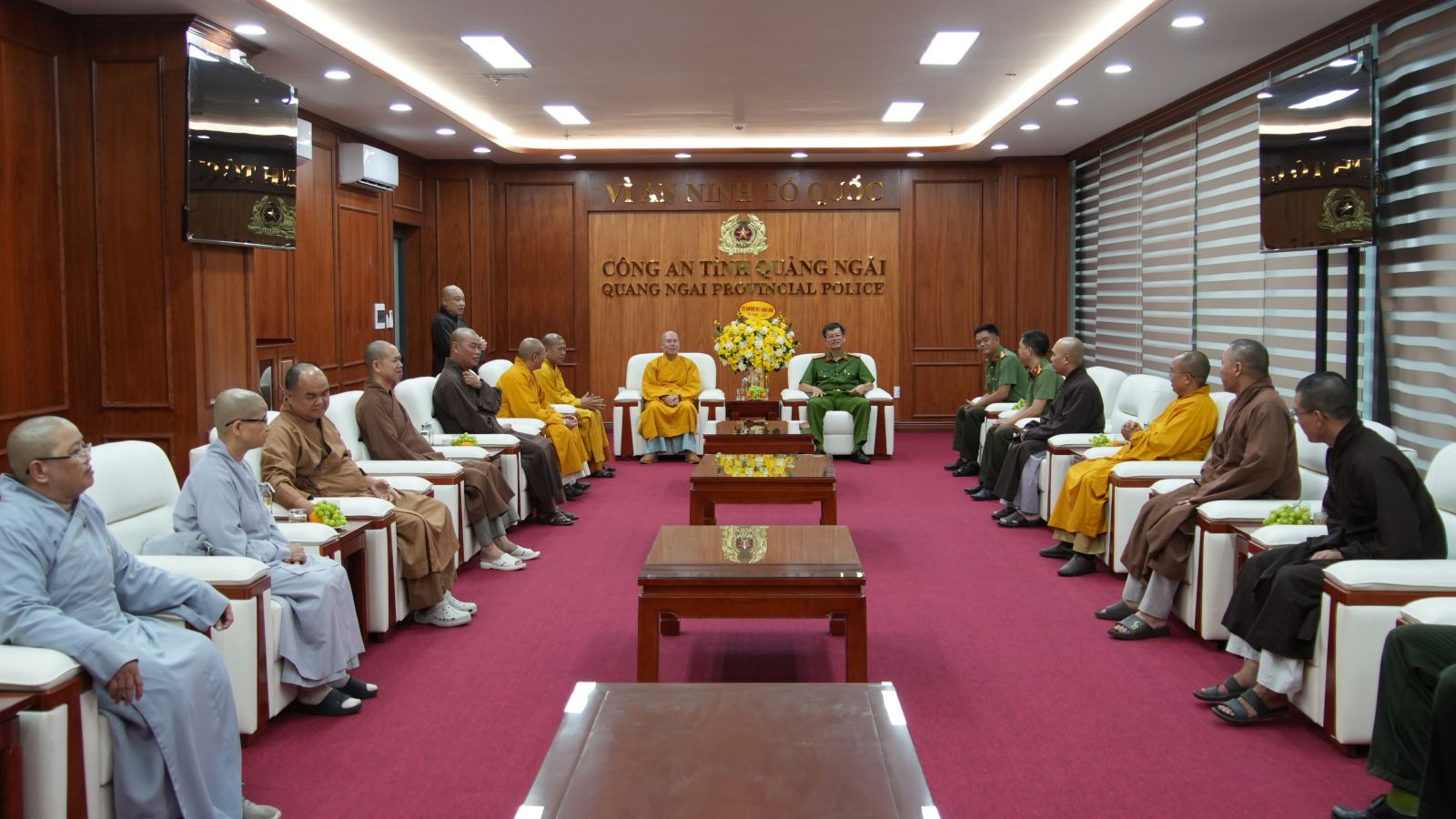Ban Trị sự GHPGVN tỉnh Quảng Ngãi thăm Công an tỉnh