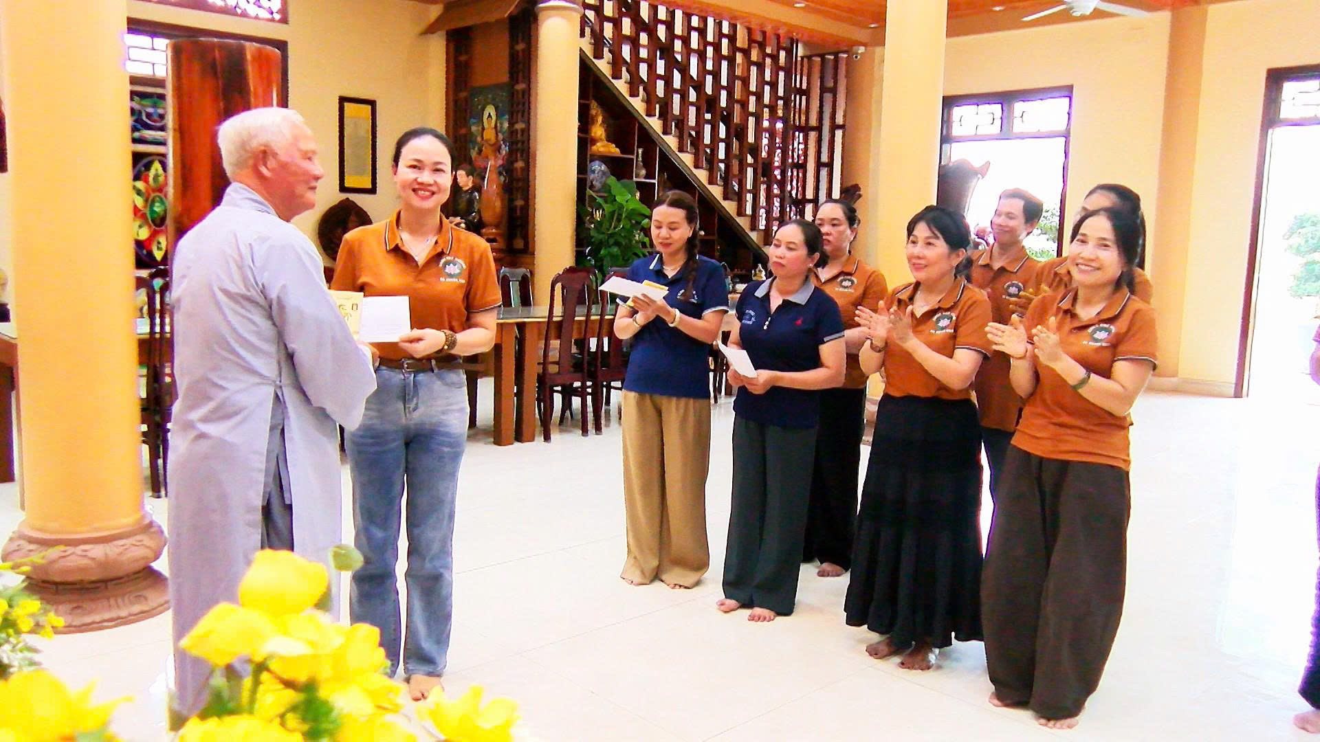 Phật tử tham gia hội thi giáo lý tại chùa Huệ Hương