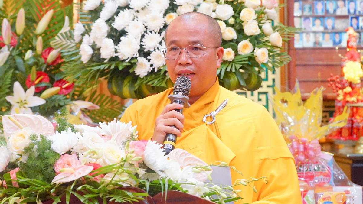 Thượng tọa Thích Nhuận Thông cung tuyên tiểu sử cố Hòa thượng Thích Từ Vân