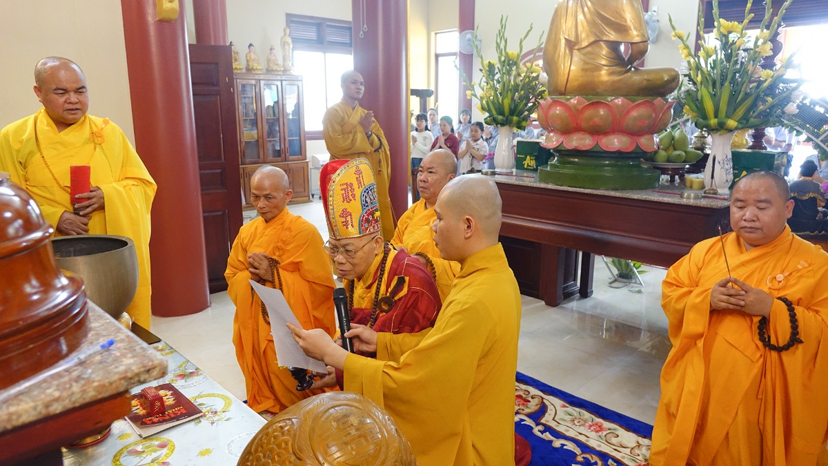 Công bố trạch cử Đại đức Thích Nhuận Quang kiêm nhiệm trụ trì chùa Huệ Quang