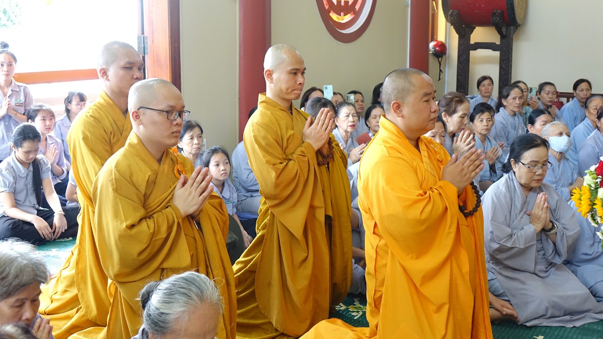 Thượng tọa Thích Nhuận Trí tri ân Hòa thượng Bổn sư
