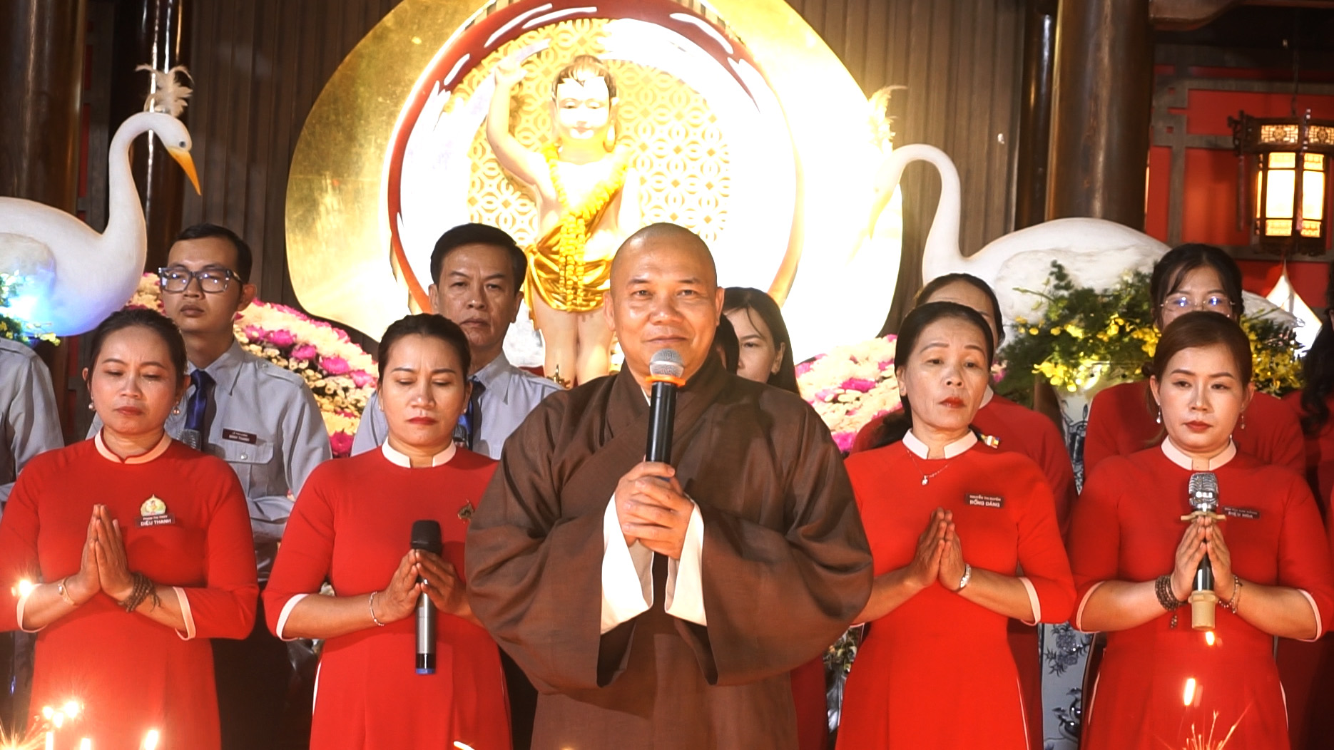 Thượng tọa Thích Vạn Nhơn tham dự đêm văn nghệ Phật giáo