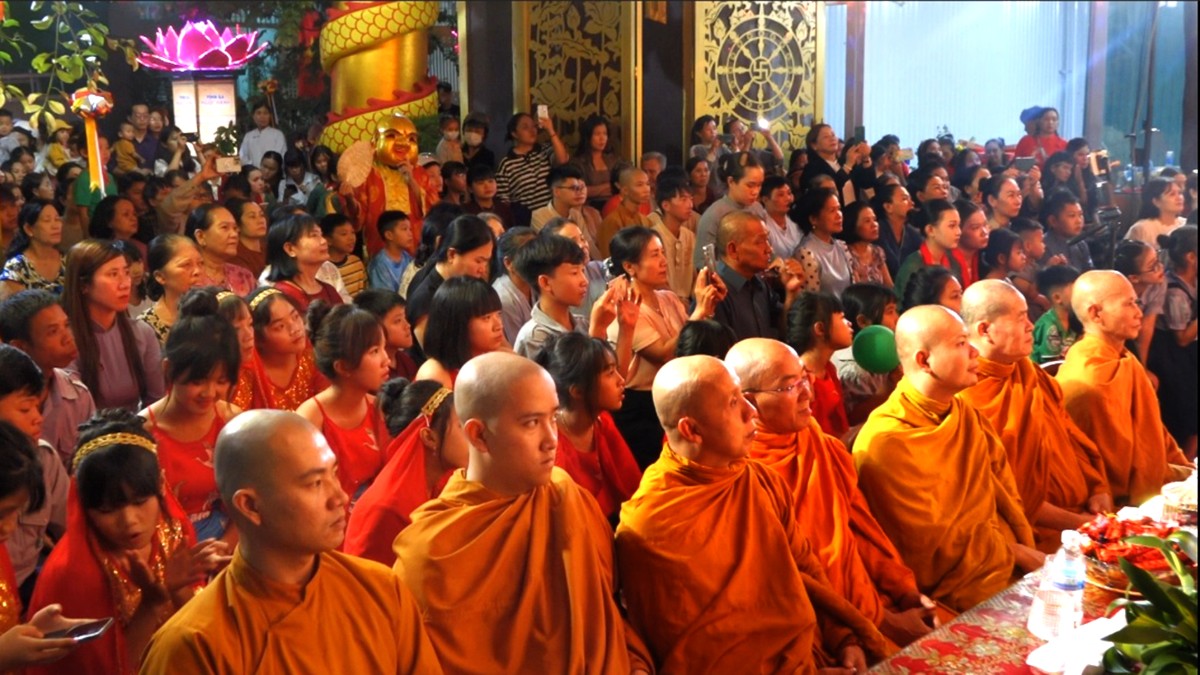 Chư Tôn đức và các đơn vị tham gia đêm văn nghệ Phật đản