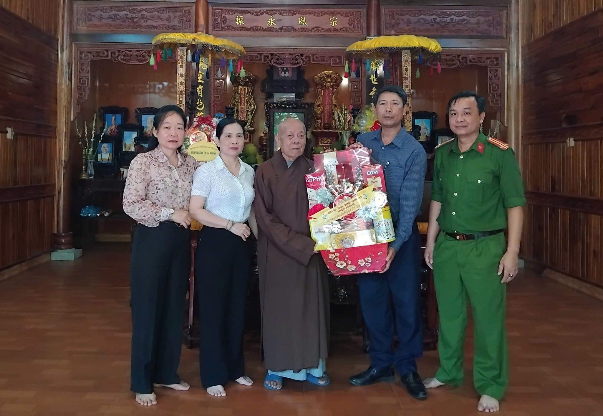 Lãnh đạo phường Nghĩa Lộ thăm các cơ sở Phật giáo trên địa bàn