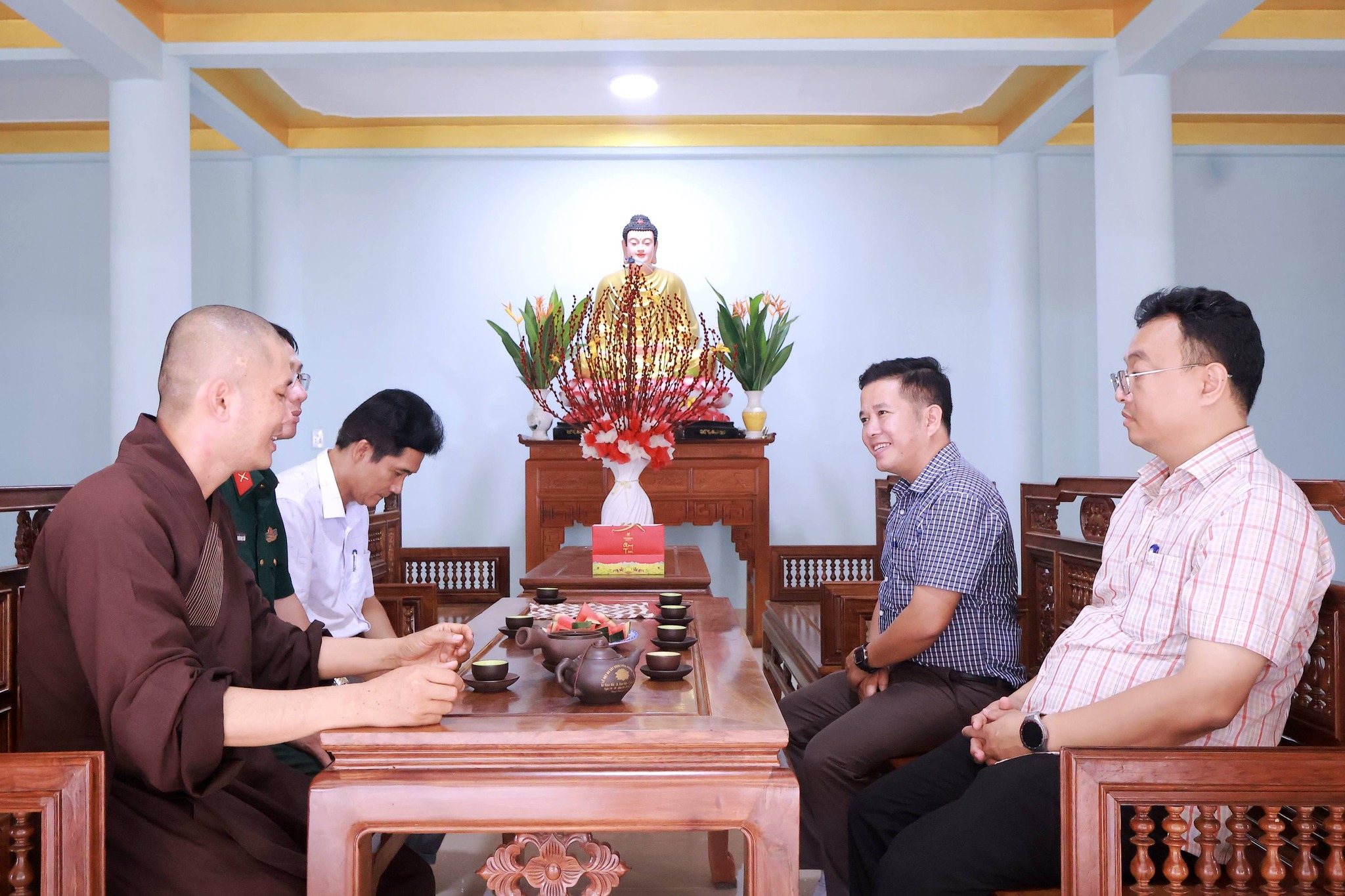 Lãnh đạo xã Tịnh Khê thăm các cơ sở Phật giáo nhân mùa Phật đản 2026