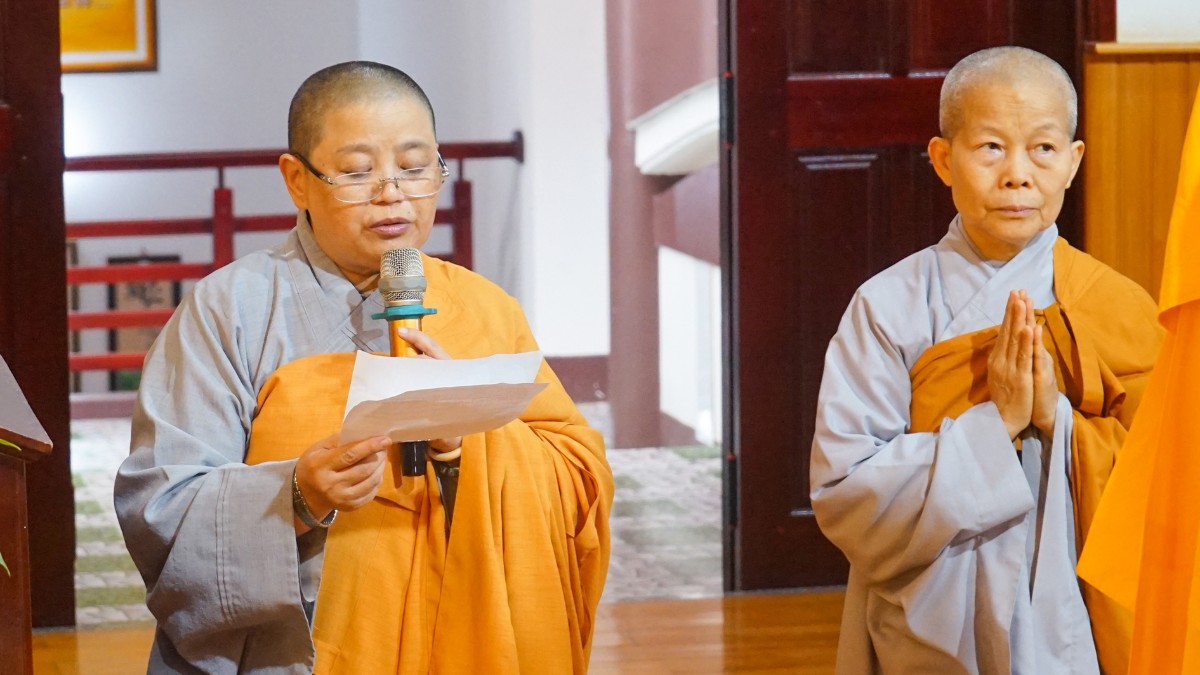 Ni sư Thích Nữ Chúc Giác phát biểu tri ân